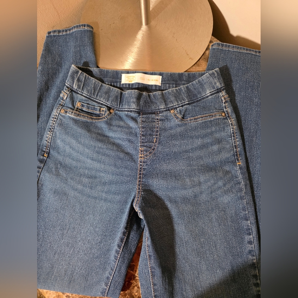 Signature by Levi Strauss Gold Label 'Pull-on Skinny' Jeans.  Sz 2 (26x30)